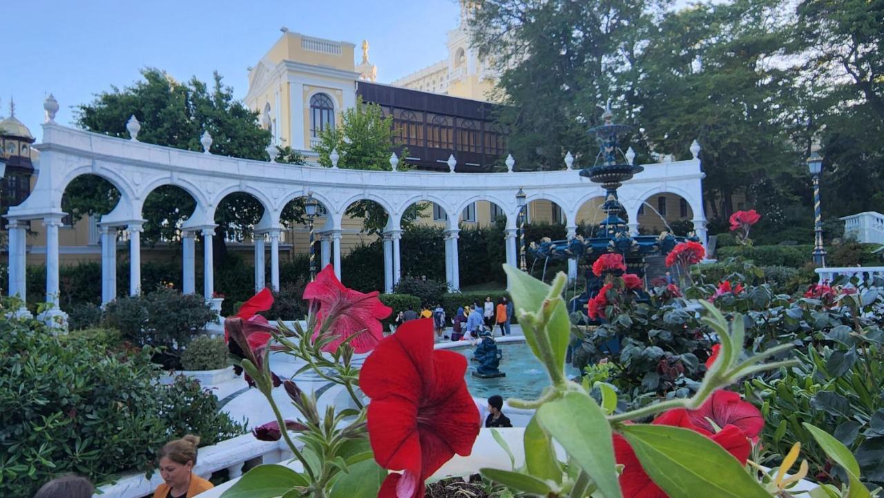 Econom Maxim Hotel Baku Bagian luar foto